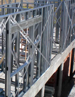 Refuerzo horizontal en una estructura metálica: Cruces de san Andrés Refuerzo horizontal en una estructura metálica: Cruces de san Andrés